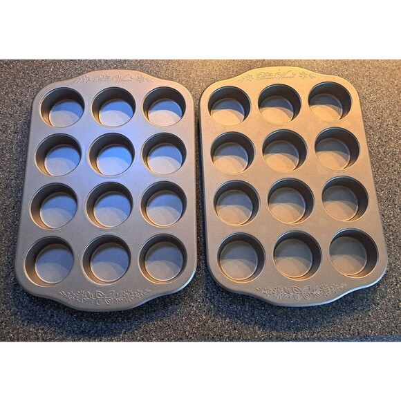 The Pioneer Woman 12-Cup Nonstick Aluminized Steel Muffin Pan Champagne - Picture 13 of 16